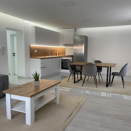 Rozi Apartments Загреб Екстериор снимка