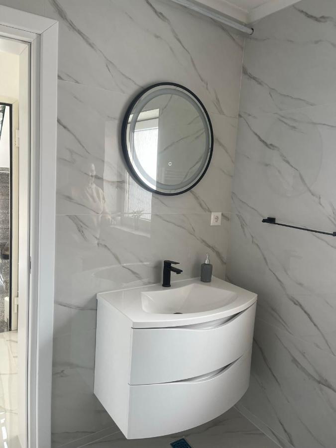 Rozi Apartments Загреб Екстериор снимка